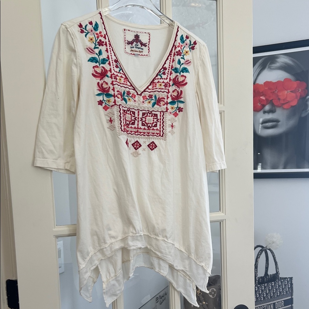 Jonhny Was Embroidered White and Pink Women's Top